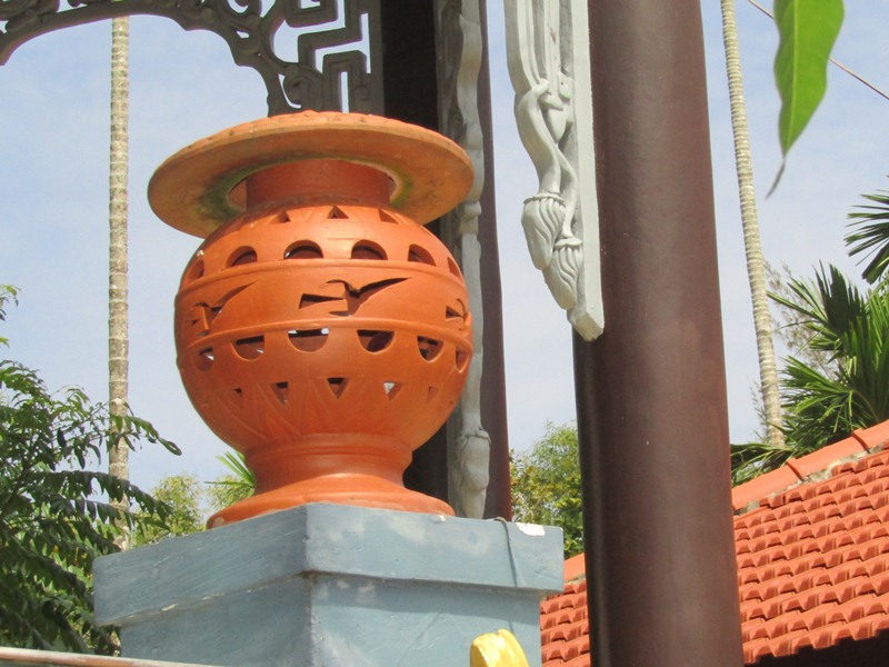 Đèn trụ gốm gắn trên trụ cổng vuông hoặc tròn